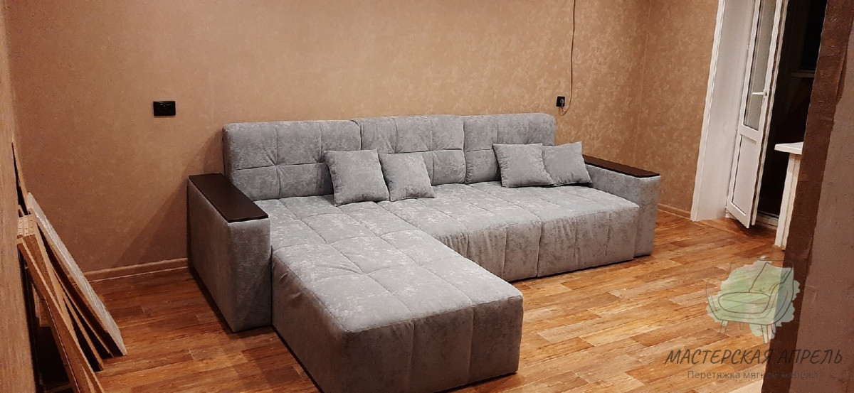 Zakazat'-peretyazhku-divanov-i-stul'ev